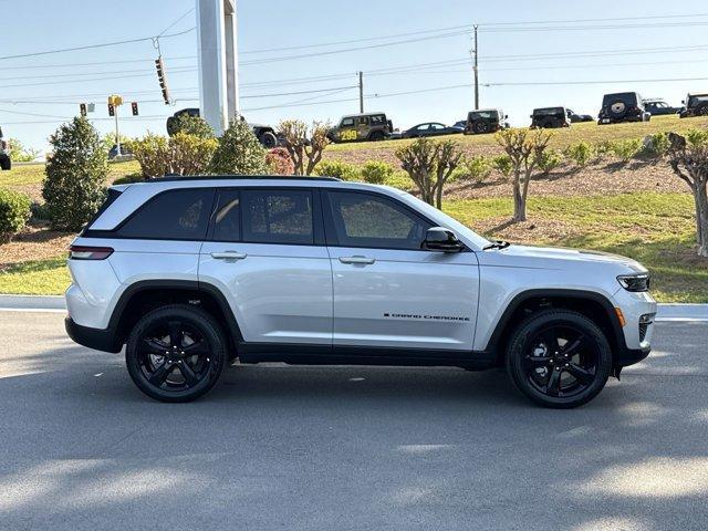 new 2025 Jeep Grand Cherokee car, priced at $48,232