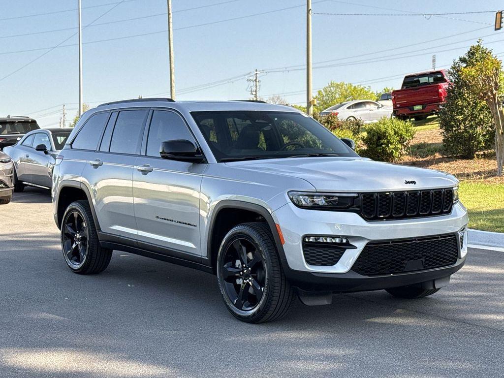 new 2025 Jeep Grand Cherokee car, priced at $48,056