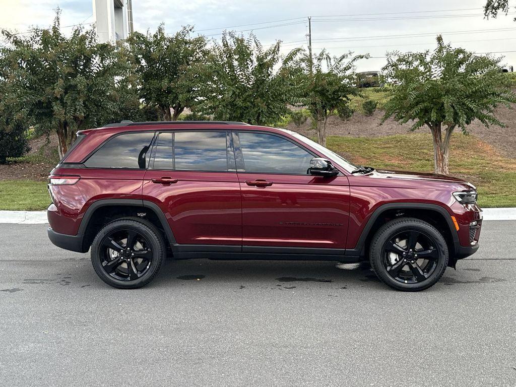 new 2025 Jeep Grand Cherokee car, priced at $45,583