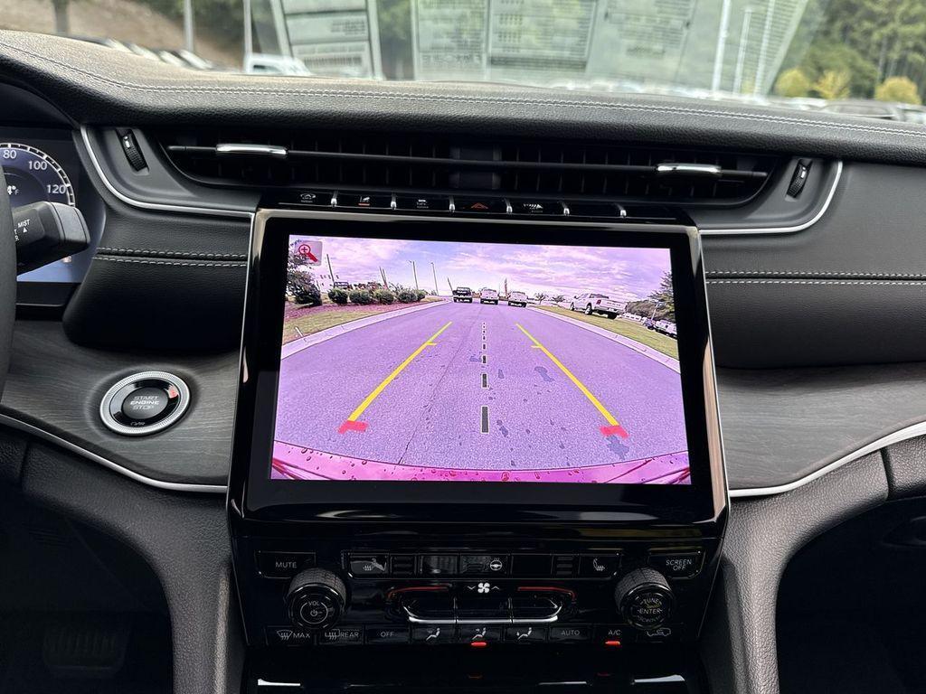 new 2025 Jeep Grand Cherokee car, priced at $45,583