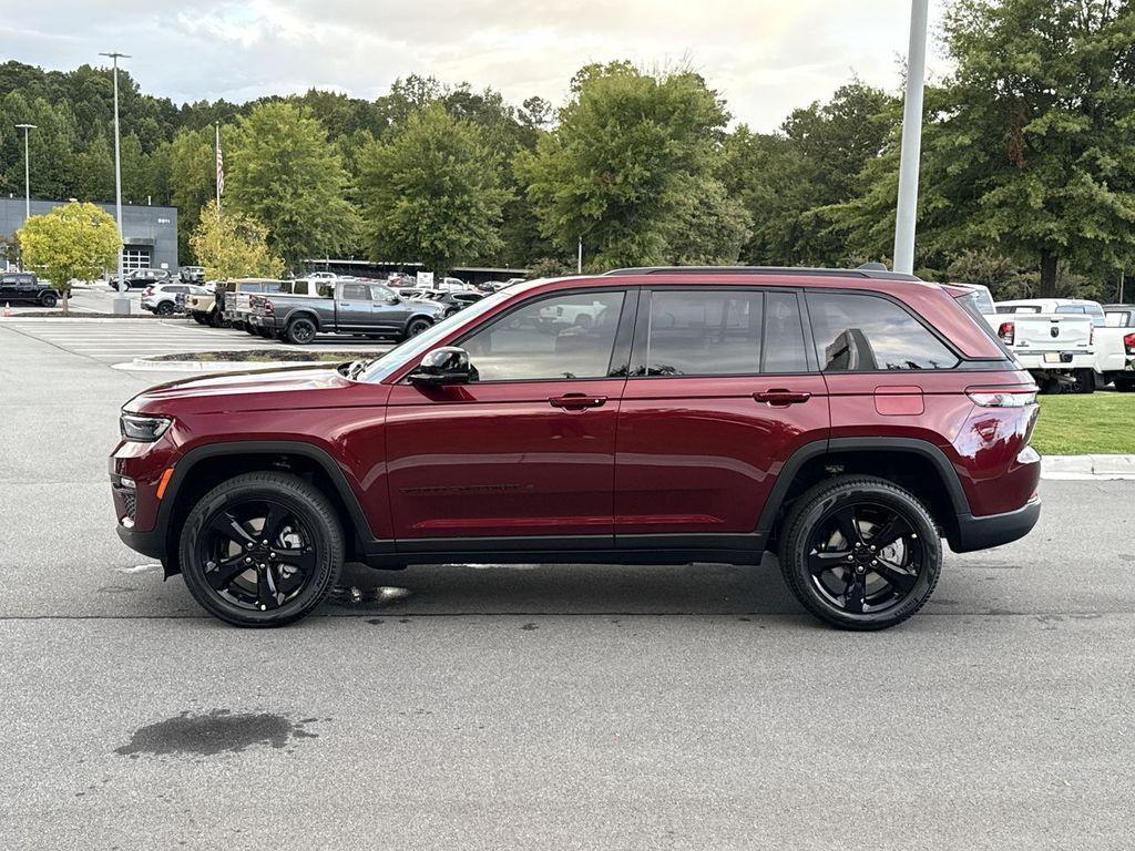 new 2025 Jeep Grand Cherokee car, priced at $45,583