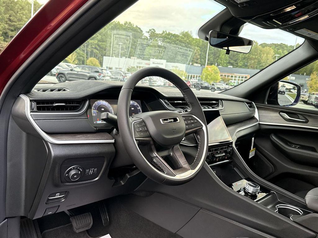 new 2025 Jeep Grand Cherokee car, priced at $45,583
