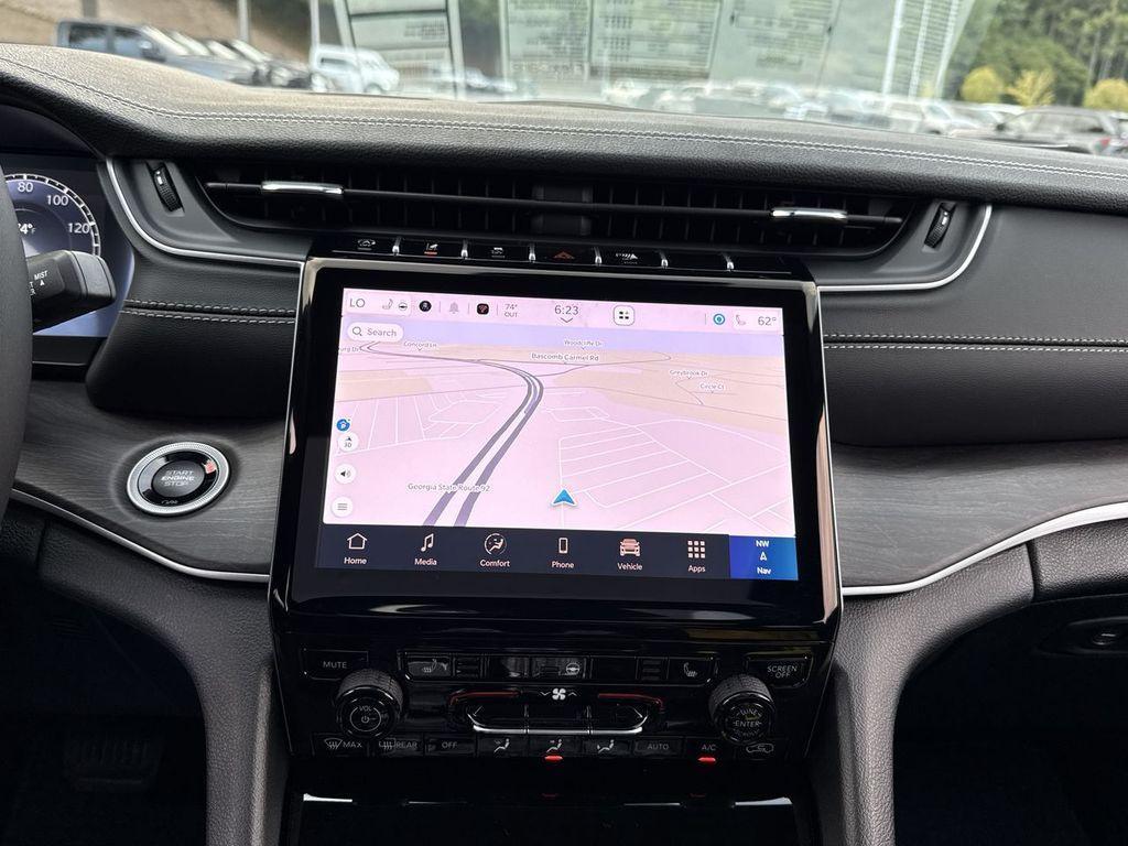 new 2025 Jeep Grand Cherokee car, priced at $45,583
