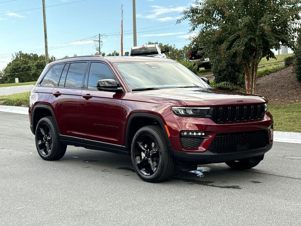 new 2025 Jeep Grand Cherokee car, priced at $45,583