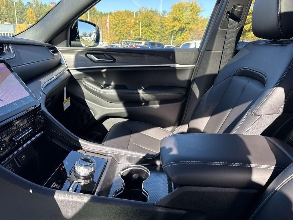 new 2025 Jeep Grand Cherokee L car, priced at $46,782