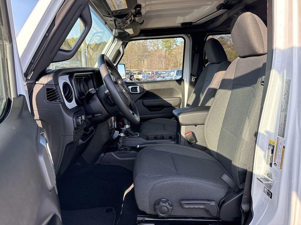 new 2025 Jeep Gladiator car, priced at $40,702