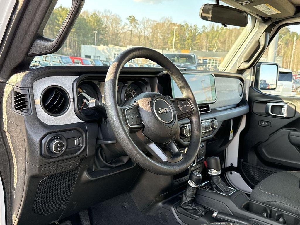 new 2025 Jeep Gladiator car, priced at $40,702