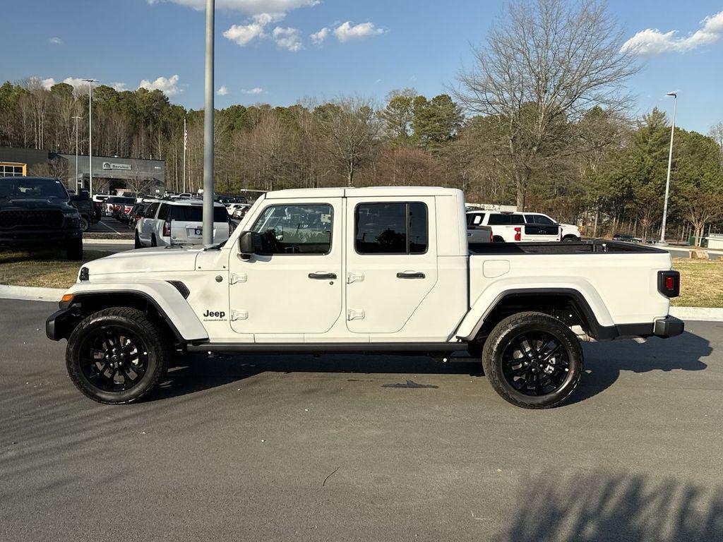 new 2025 Jeep Gladiator car, priced at $40,702