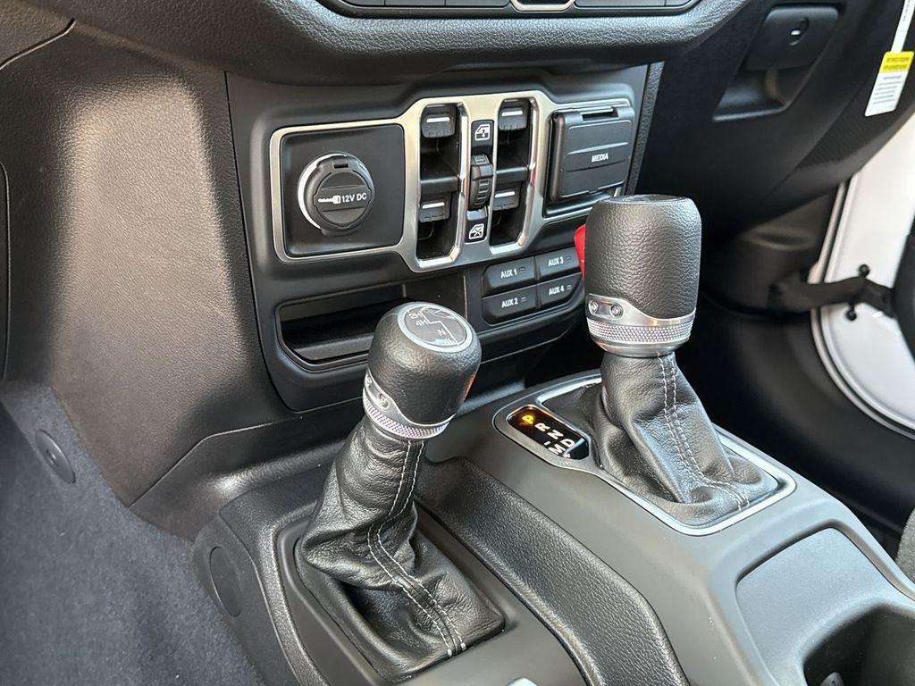 new 2025 Jeep Gladiator car, priced at $40,702