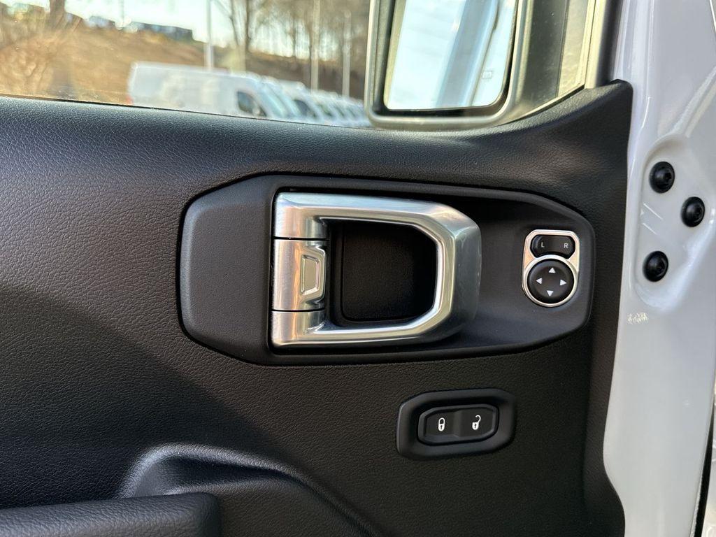 new 2025 Jeep Gladiator car, priced at $40,702