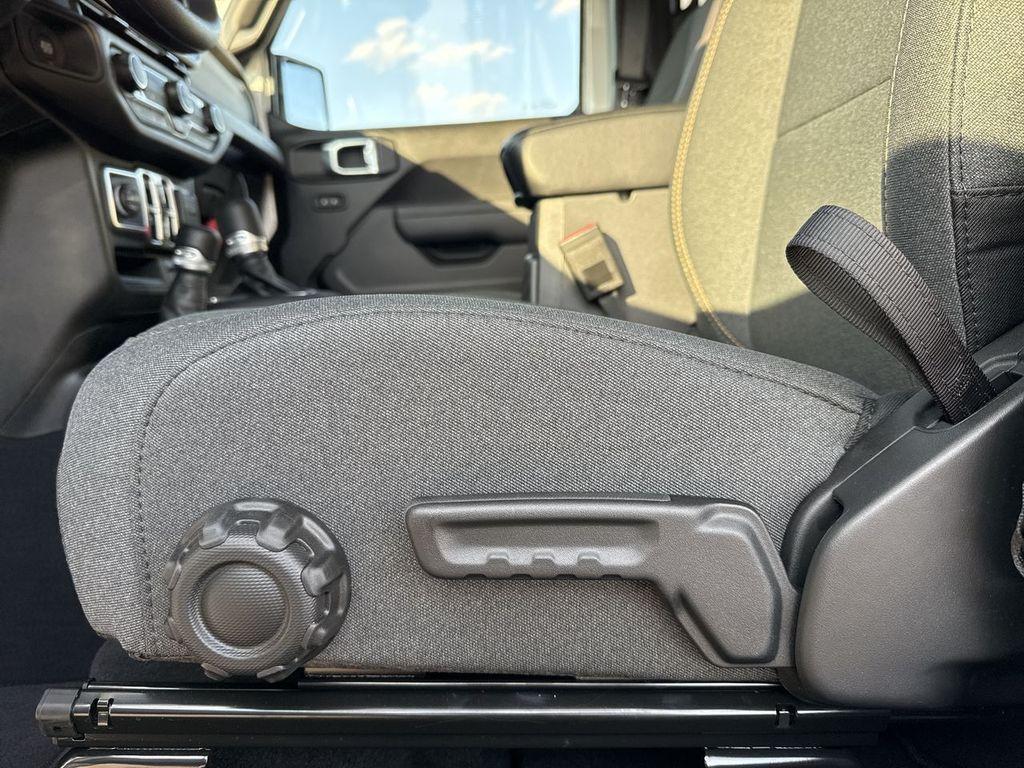 new 2025 Jeep Gladiator car, priced at $40,702