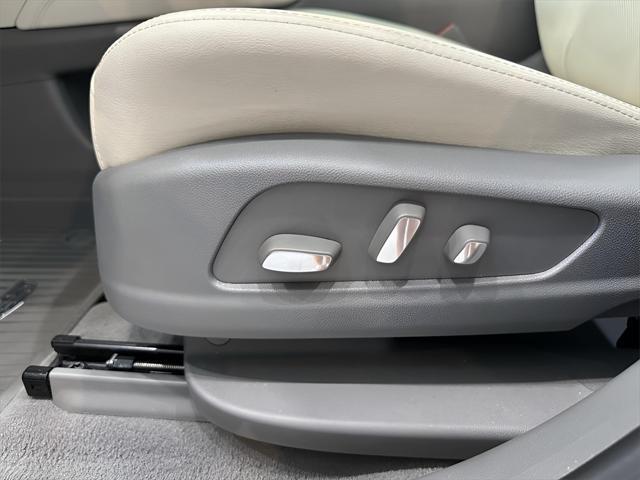 used 2023 Cadillac XT5 car, priced at $33,992