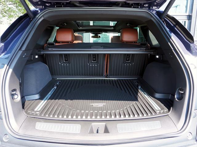 new 2025 Cadillac XT5 car, priced at $56,900