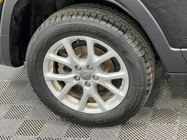 used 2015 Jeep Cherokee car, priced at $5,901