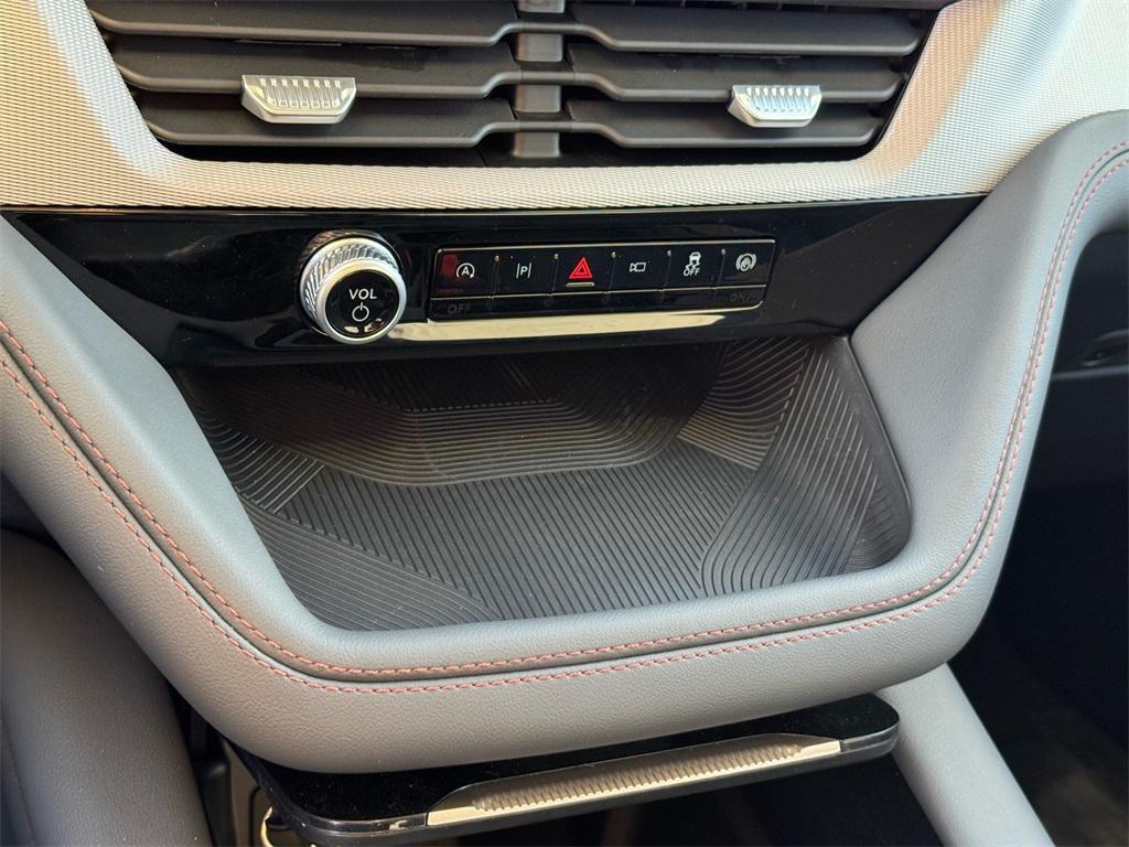 new 2025 Ford Explorer car, priced at $40,081