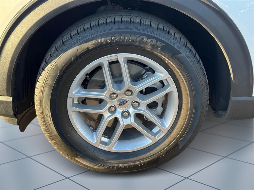 new 2025 Ford Explorer car, priced at $40,081
