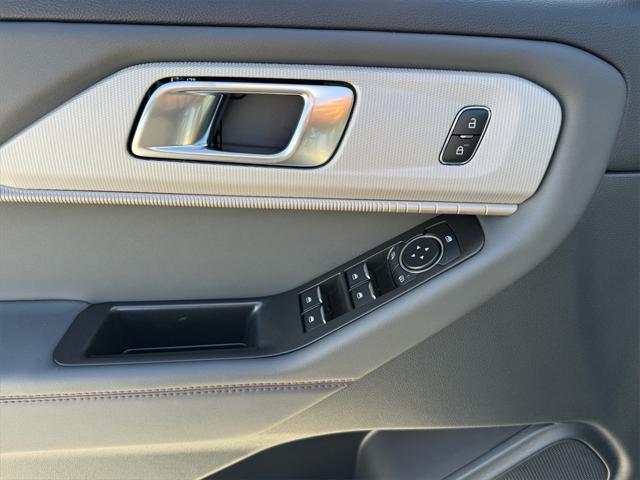 new 2025 Ford Explorer car, priced at $43,271