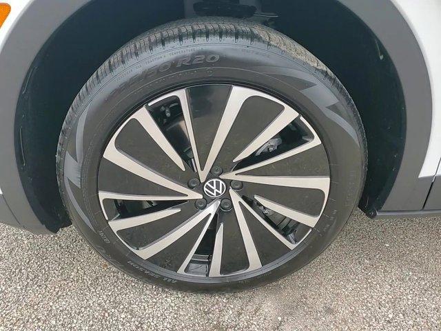 new 2025 Volkswagen ID.4 car, priced at $49,410