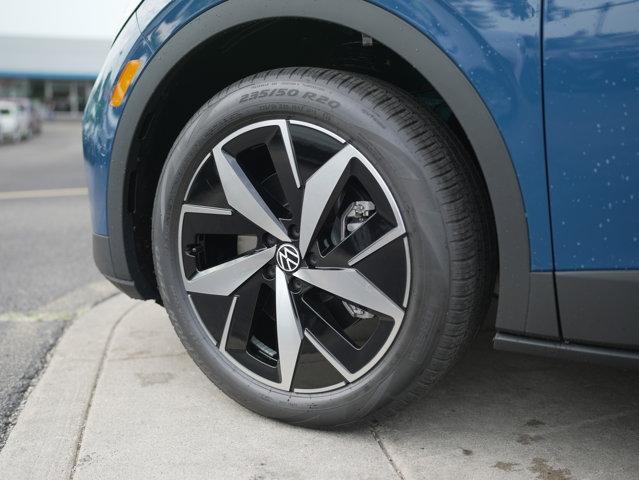 new 2025 Volkswagen ID.4 car, priced at $55,050