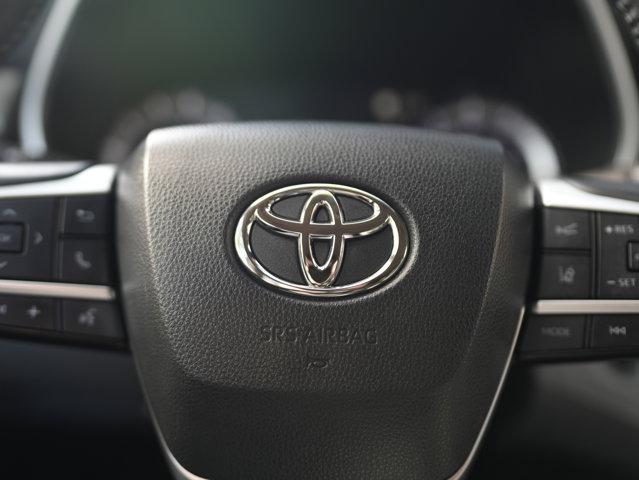 used 2022 Toyota Highlander car, priced at $35,888