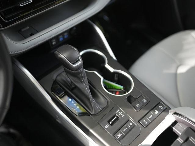 used 2022 Toyota Highlander car, priced at $35,888