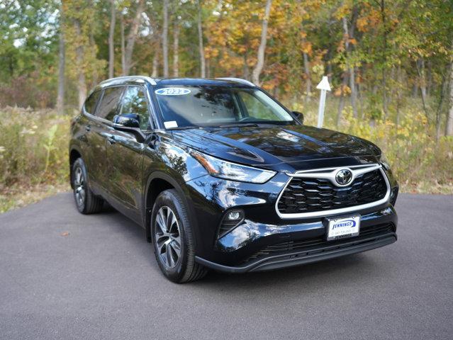 used 2022 Toyota Highlander car, priced at $35,888