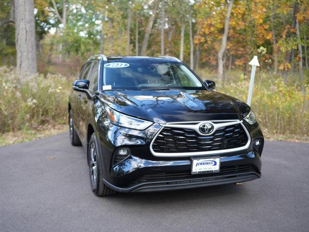 used 2022 Toyota Highlander car, priced at $35,888