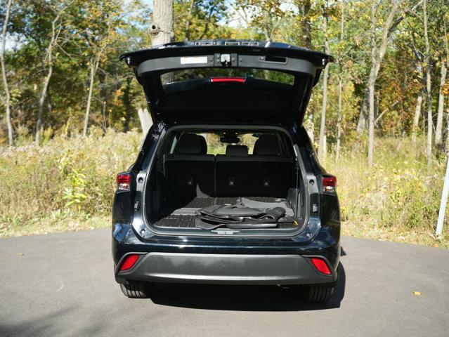 used 2022 Toyota Highlander car, priced at $35,888