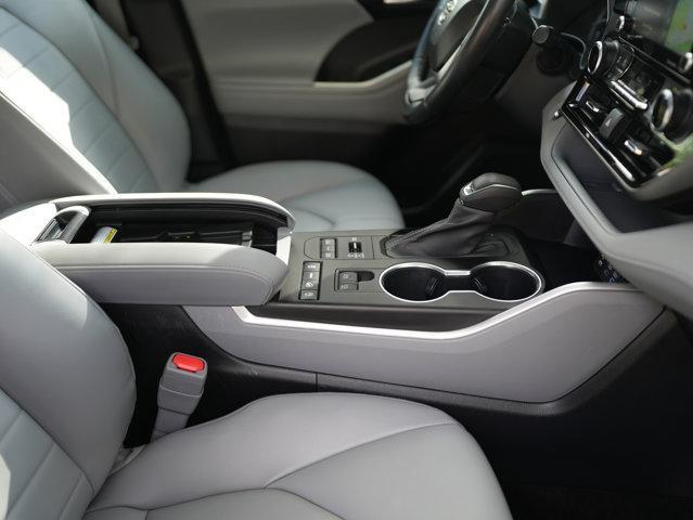 used 2022 Toyota Highlander car, priced at $35,888