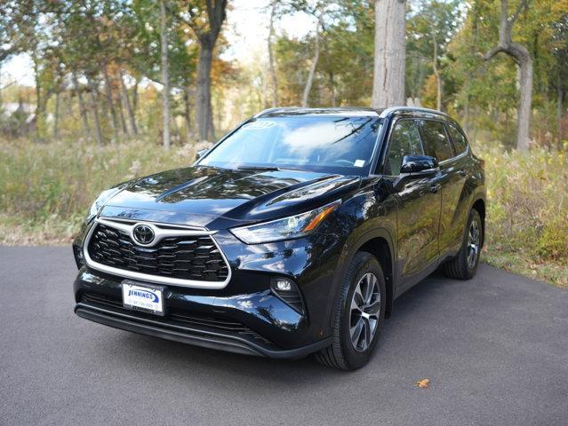 used 2022 Toyota Highlander car, priced at $35,888