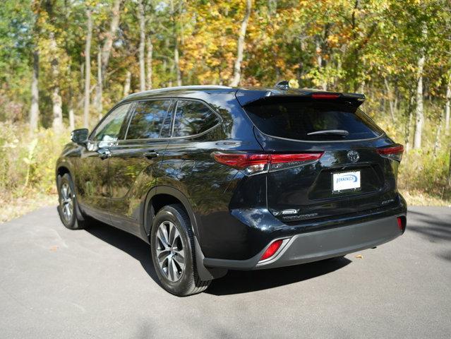 used 2022 Toyota Highlander car, priced at $35,888