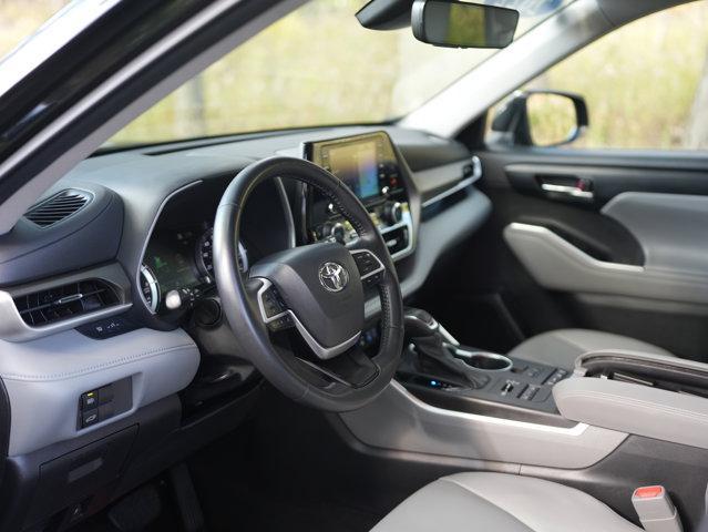 used 2022 Toyota Highlander car, priced at $35,888