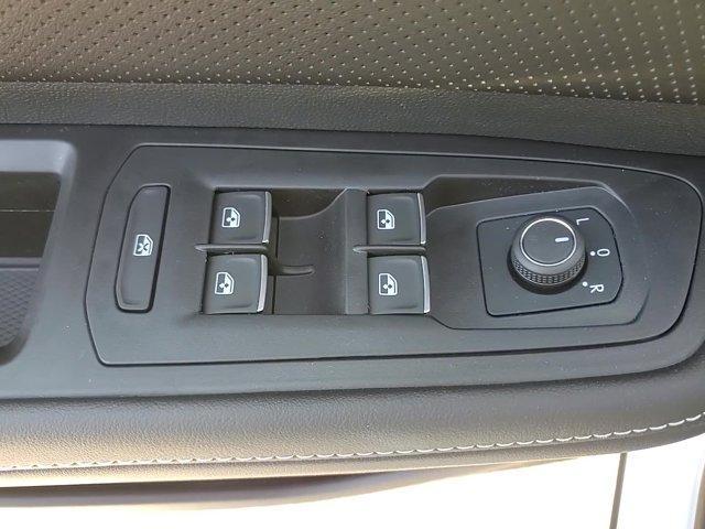 new 2025 Volkswagen Atlas car, priced at $50,107