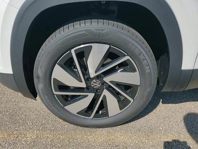 new 2025 Volkswagen Atlas car, priced at $50,107