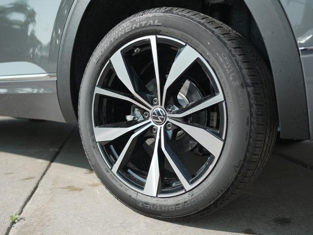 new 2025 Volkswagen Atlas car, priced at $54,946
