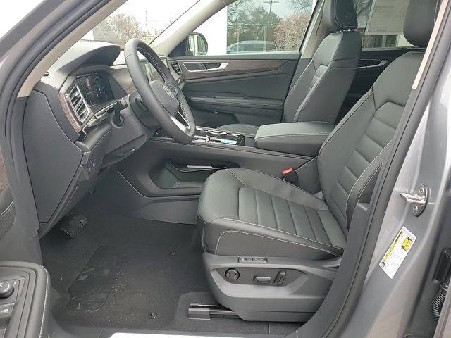 new 2025 Volkswagen Atlas car, priced at $49,072