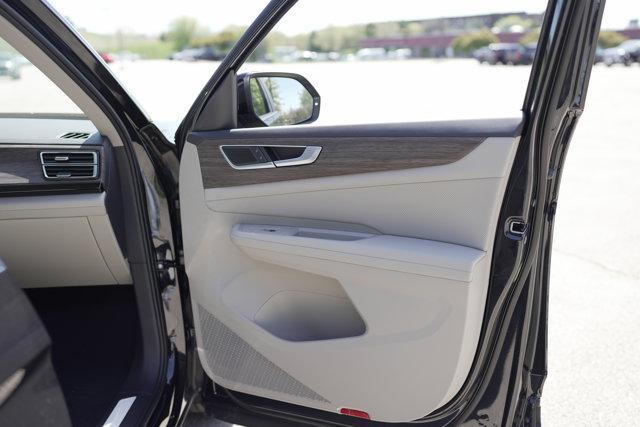 new 2025 Volkswagen Atlas car, priced at $49,670