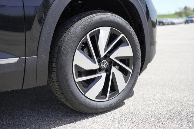 new 2025 Volkswagen Atlas car, priced at $49,670
