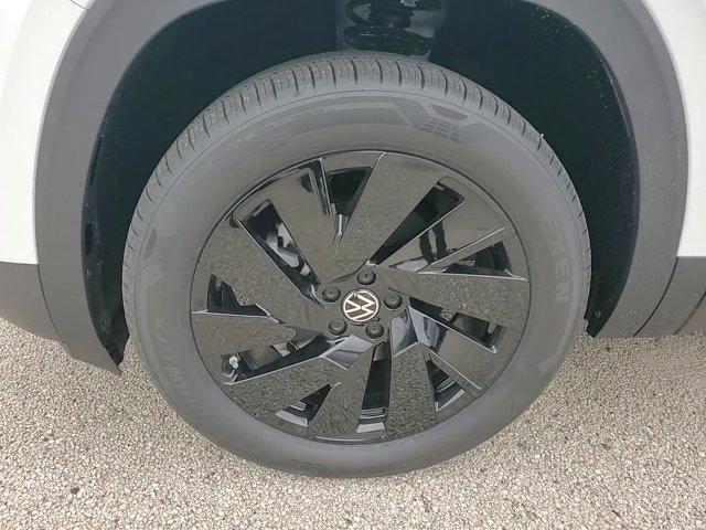 new 2025 Volkswagen Atlas car, priced at $45,443