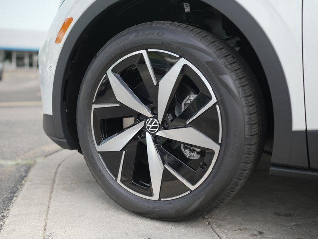 new 2025 Volkswagen ID.4 car, priced at $54,868
