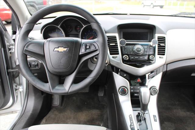 used 2015 Chevrolet Cruze car, priced at $4,800