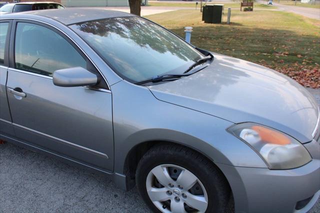 used 2007 Nissan Altima car, priced at $2,800