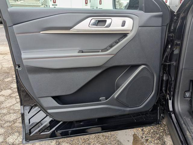 new 2025 Ford Explorer car, priced at $38,462