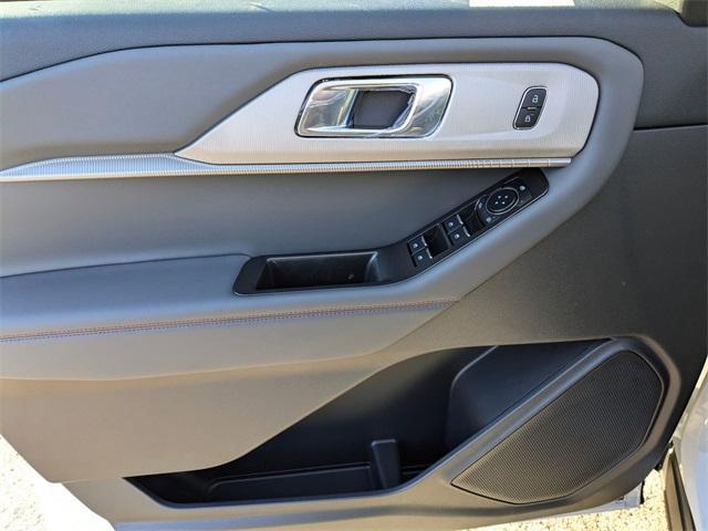 new 2025 Ford Explorer car, priced at $45,601