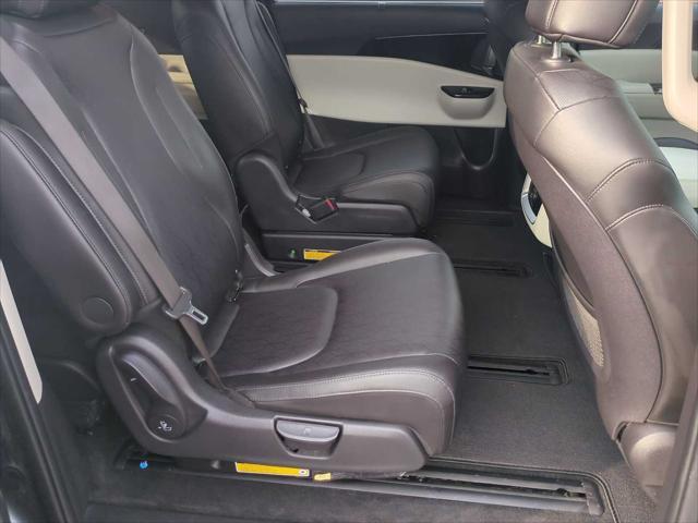 used 2023 Kia Carnival car