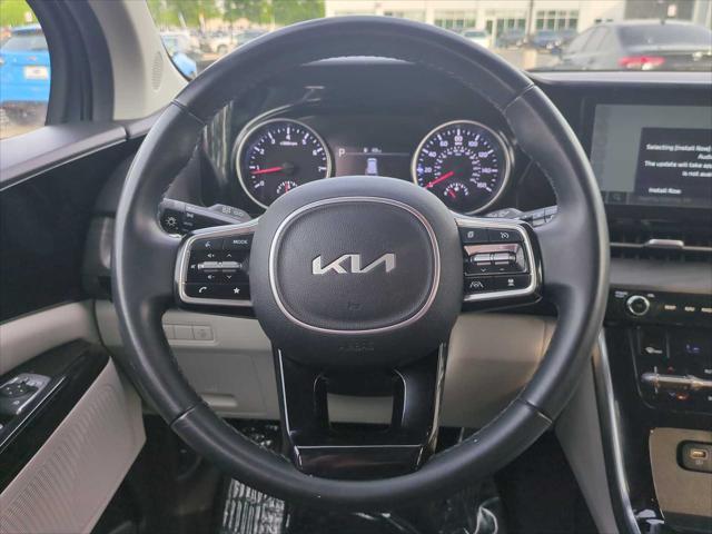 used 2023 Kia Carnival car