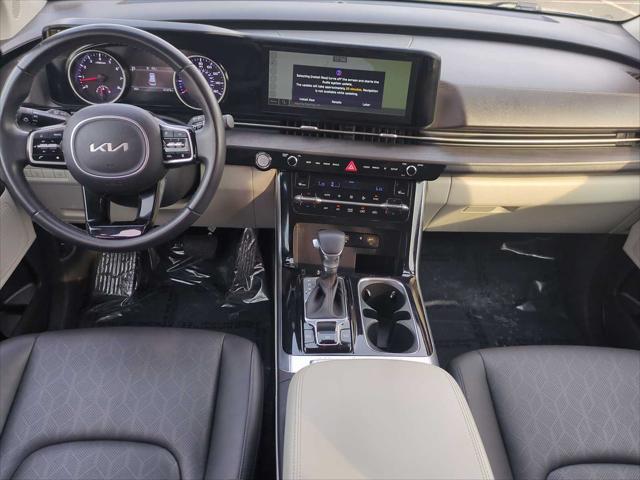 used 2023 Kia Carnival car