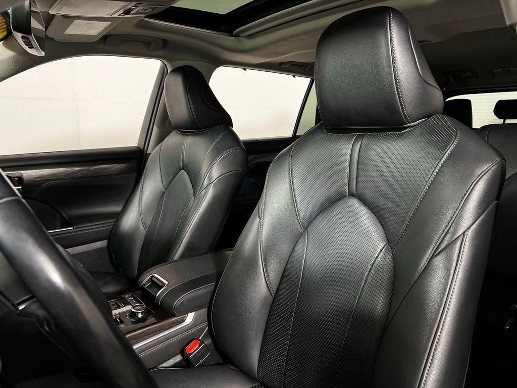 used 2020 Toyota Highlander car, priced at $34,154