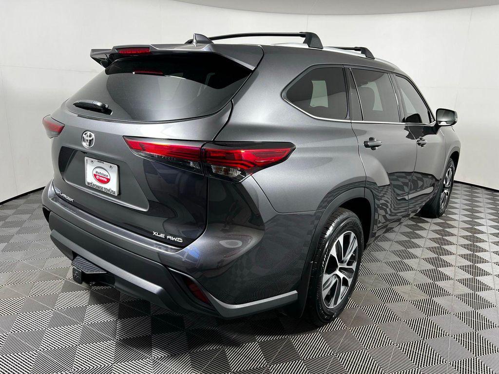 used 2022 Toyota Highlander car, priced at $38,878