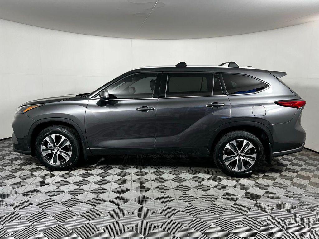 used 2022 Toyota Highlander car, priced at $38,878